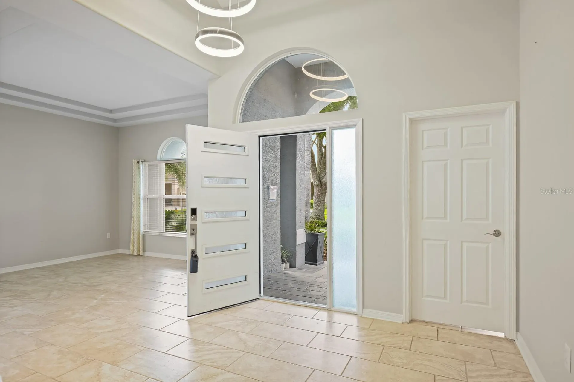 5208 Laurel Pointe Drive Valrico FL 33596