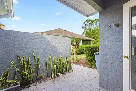 5208 Laurel Pointe Drive Valrico FL 33596