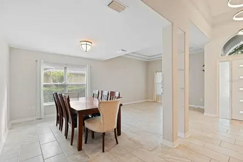 5208 Laurel Pointe Drive Valrico FL 33596