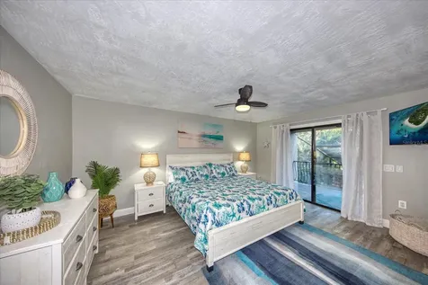 13703 Oak Forest Boulevard N Seminole FL 33776