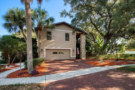 13703 Oak Forest Boulevard N Seminole FL 33776