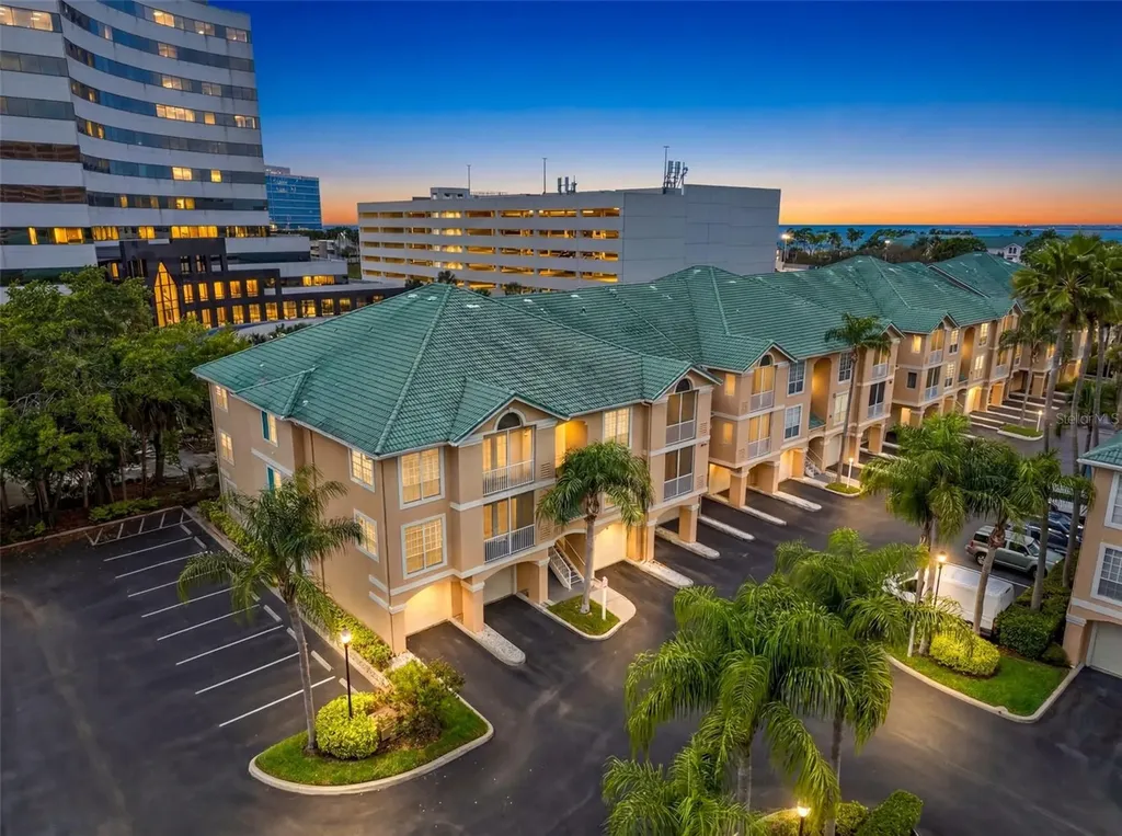 1203 Bay Club Circle Tampa FL 33607