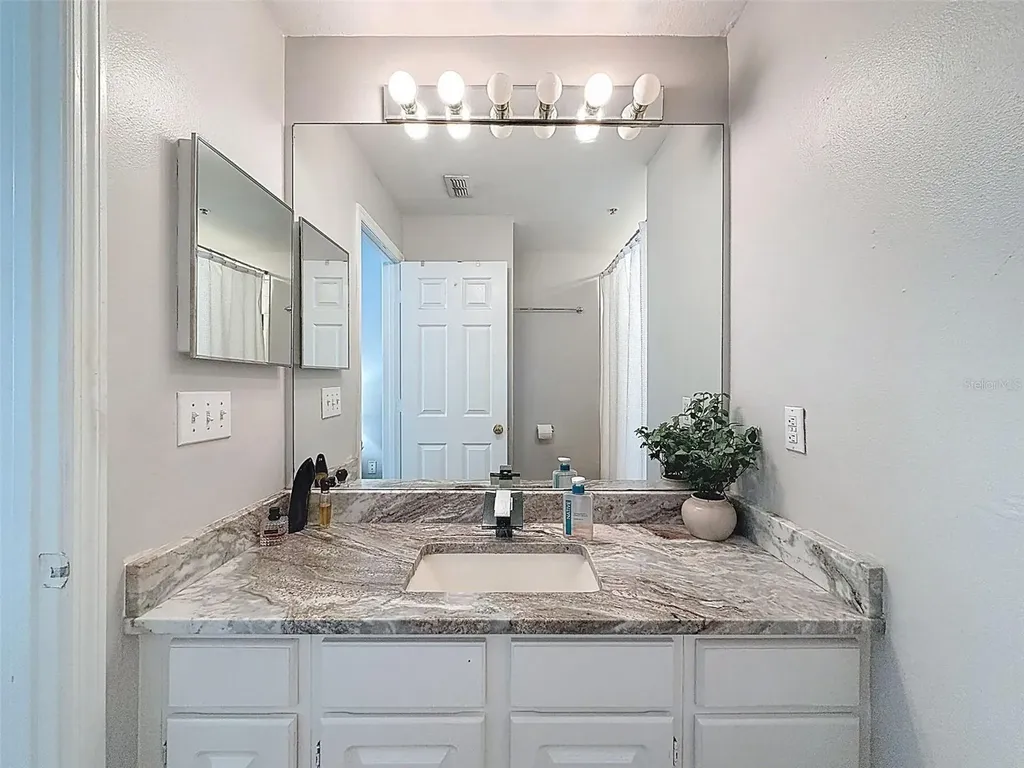 1203 Bay Club Circle Tampa FL 33607