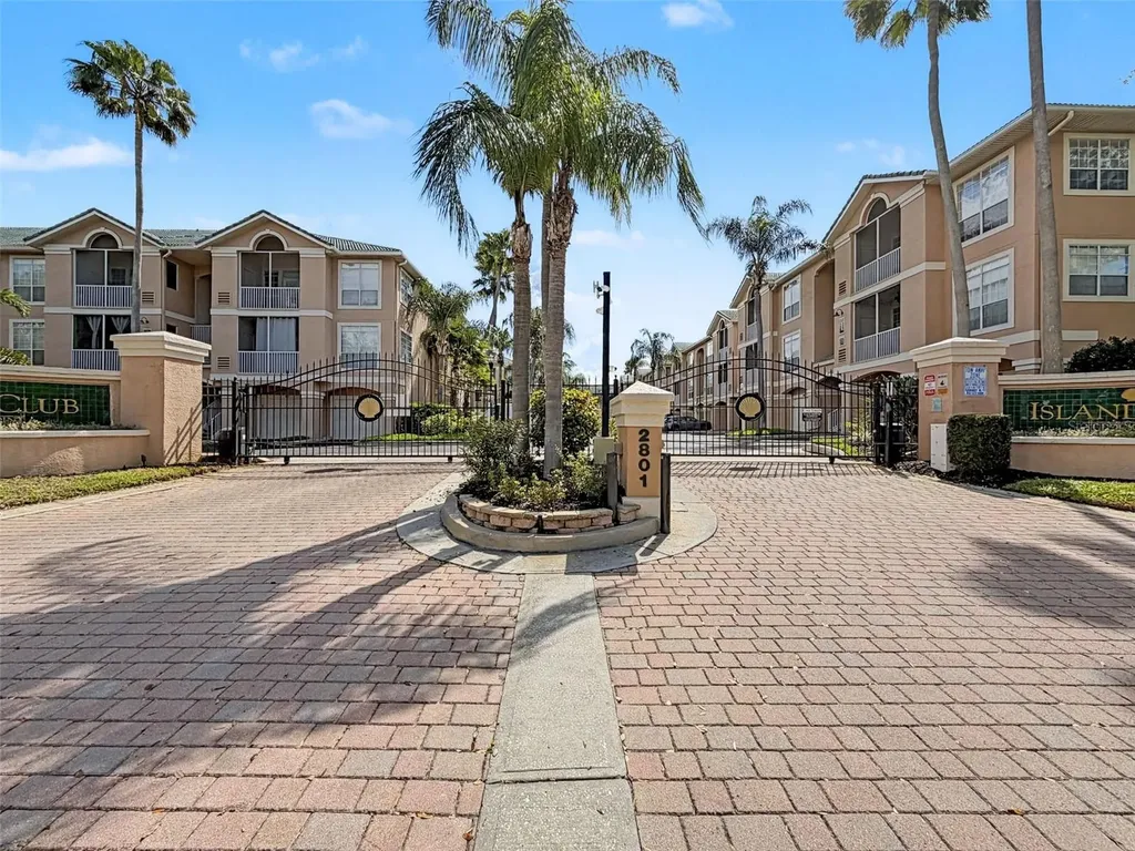 1203 Bay Club Circle Tampa FL 33607