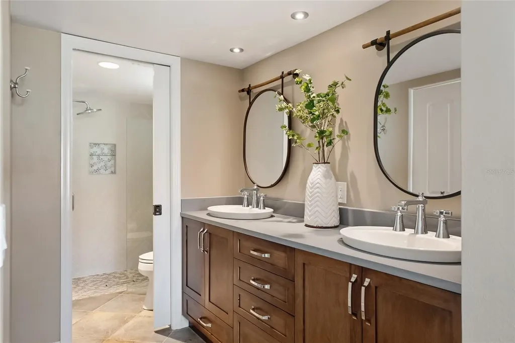 4242 Madeira Court Sarasota FL 34233