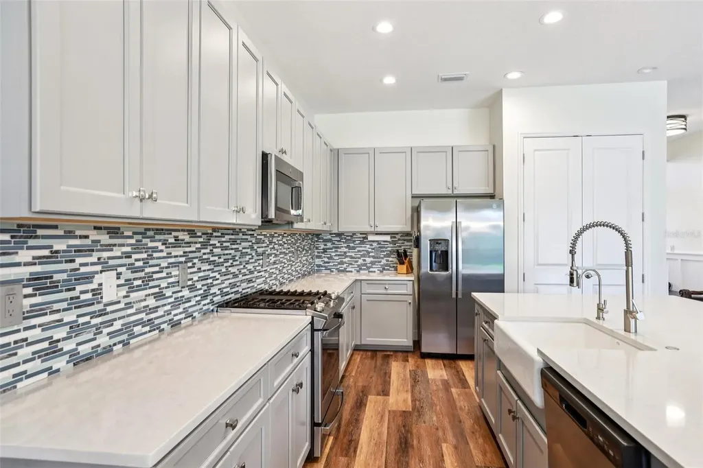 3326 Acacia Bay Avenue Wesley Chapel FL 33543