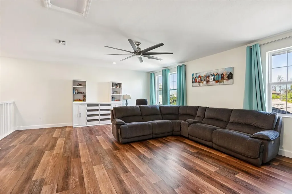 3326 Acacia Bay Avenue Wesley Chapel FL 33543