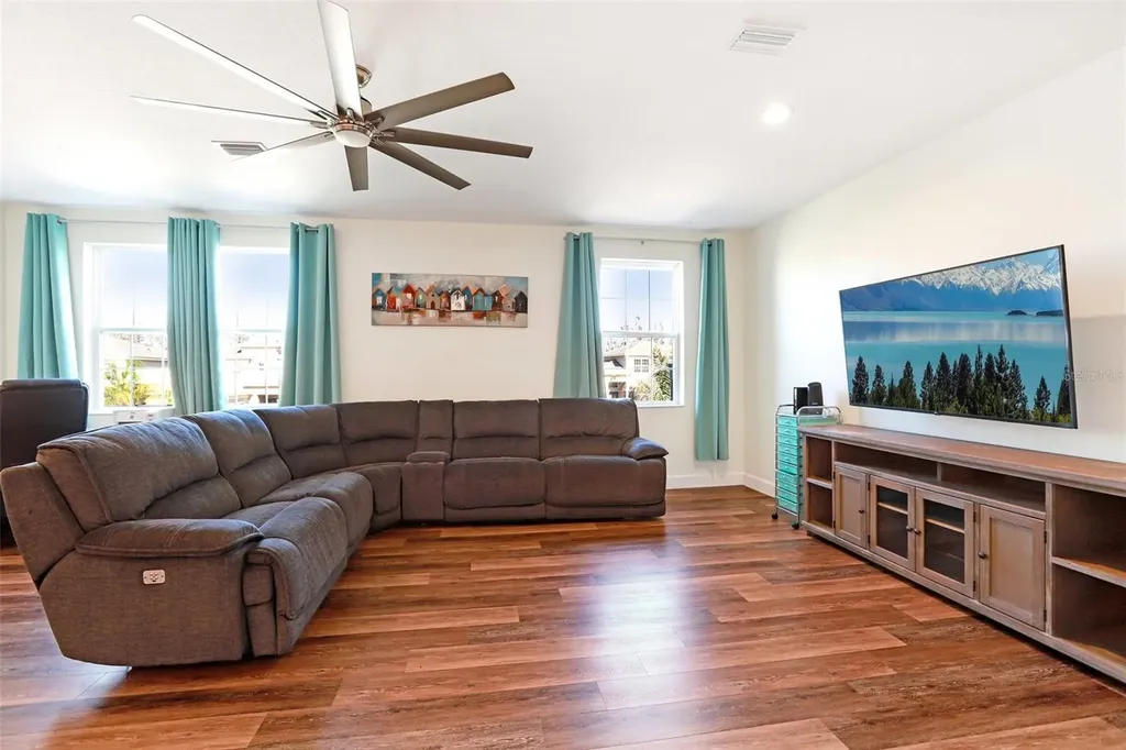 3326 Acacia Bay Avenue Wesley Chapel FL 33543