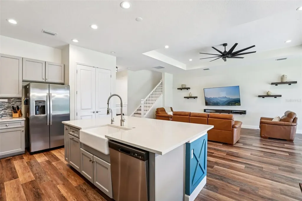 3326 Acacia Bay Avenue Wesley Chapel FL 33543