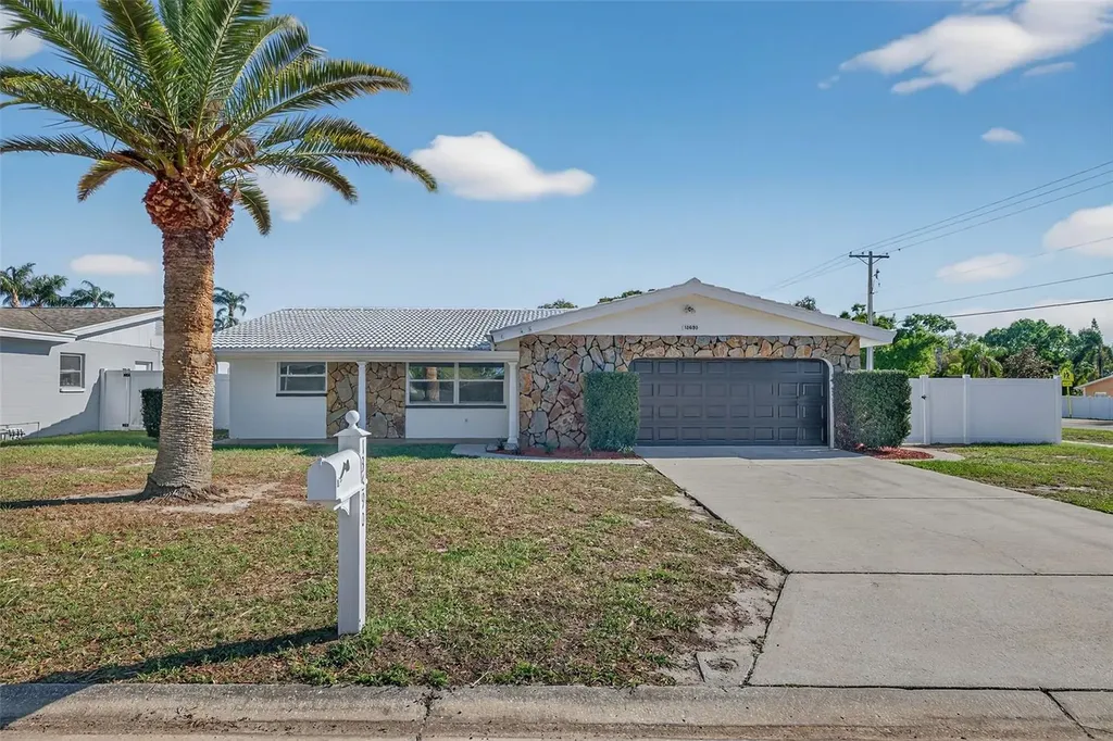 13690 87th Place N Seminole FL 33776