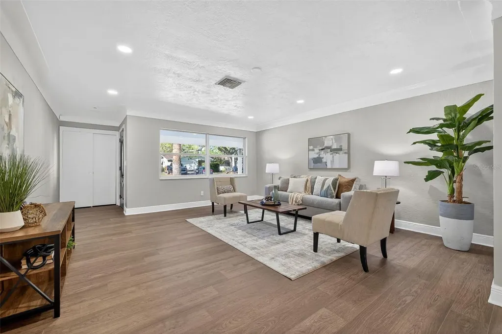 13690 87th Place N Seminole FL 33776