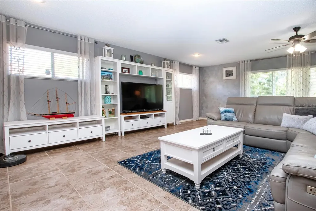 203 Amesbury Circle Sun City Center FL 33573
