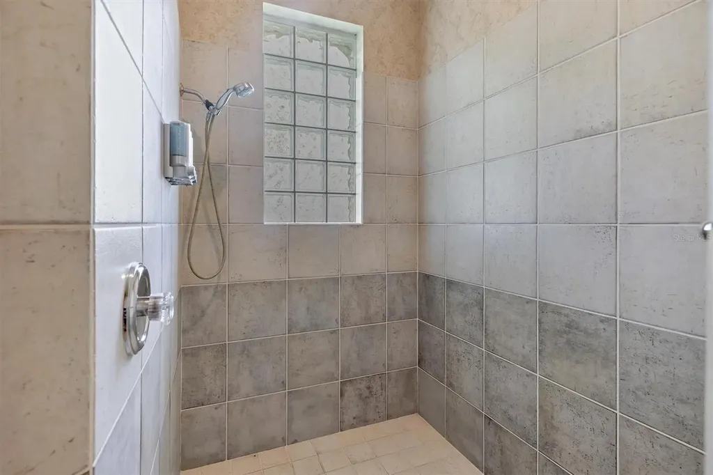 4920 Old Oakleaf Drive Sarasota FL 34233