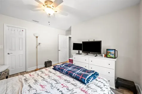 945 SW 82nd Terrace Gainesville FL 32607