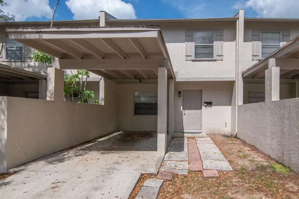 5166 Tennis Court Circle Tampa FL 33617