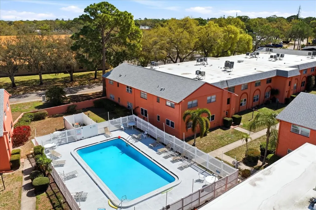 262 SW Monroe Circle N St Petersburg FL 33703