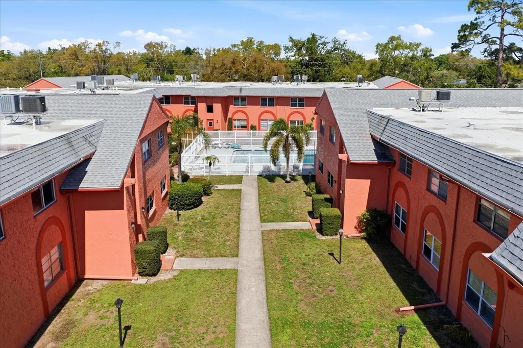 262 SW Monroe Circle N St Petersburg FL 33703