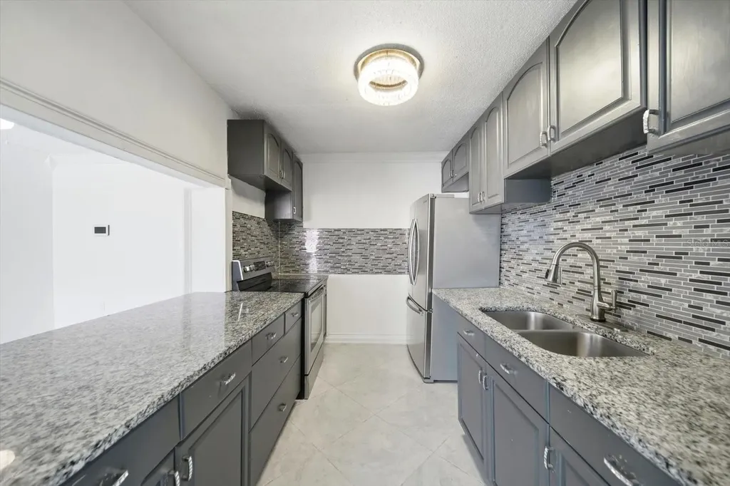 262 SW Monroe Circle N St Petersburg FL 33703