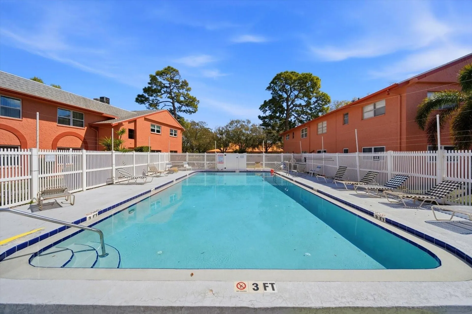 262 SW Monroe Circle N St Petersburg FL 33703