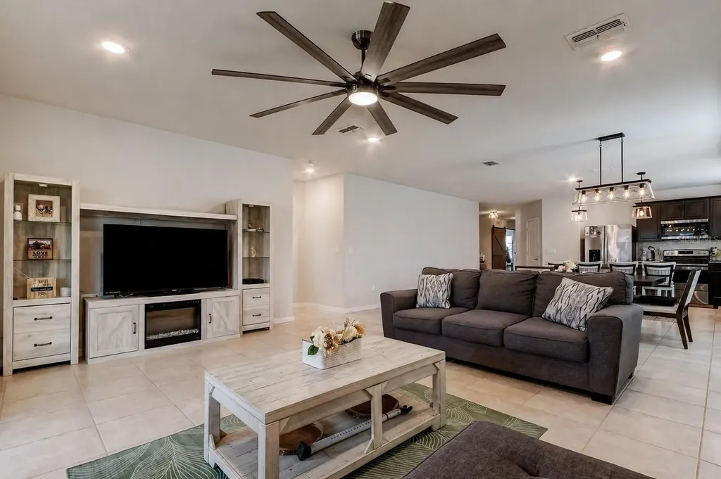 906 Swaying Sawgrass Avenue Ruskin FL 33570