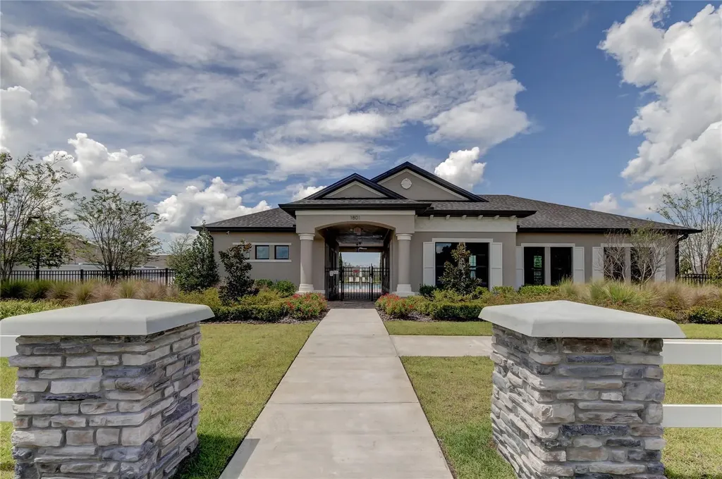 906 Swaying Sawgrass Avenue Ruskin FL 33570