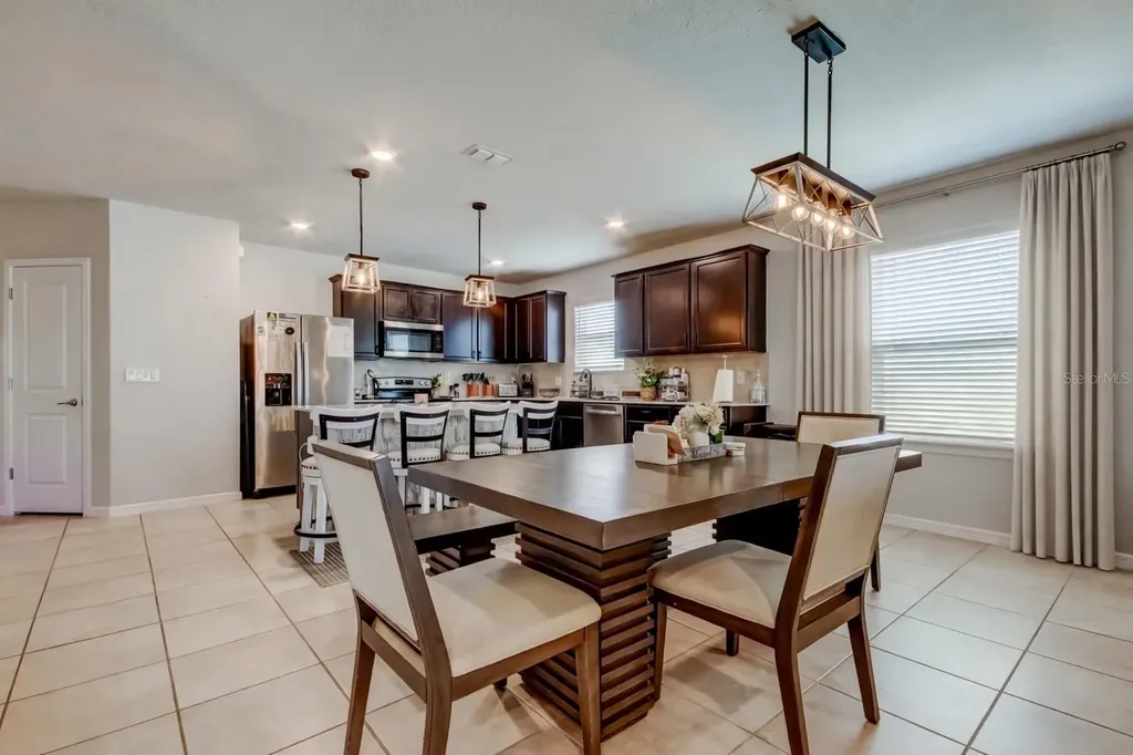 906 Swaying Sawgrass Avenue Ruskin FL 33570