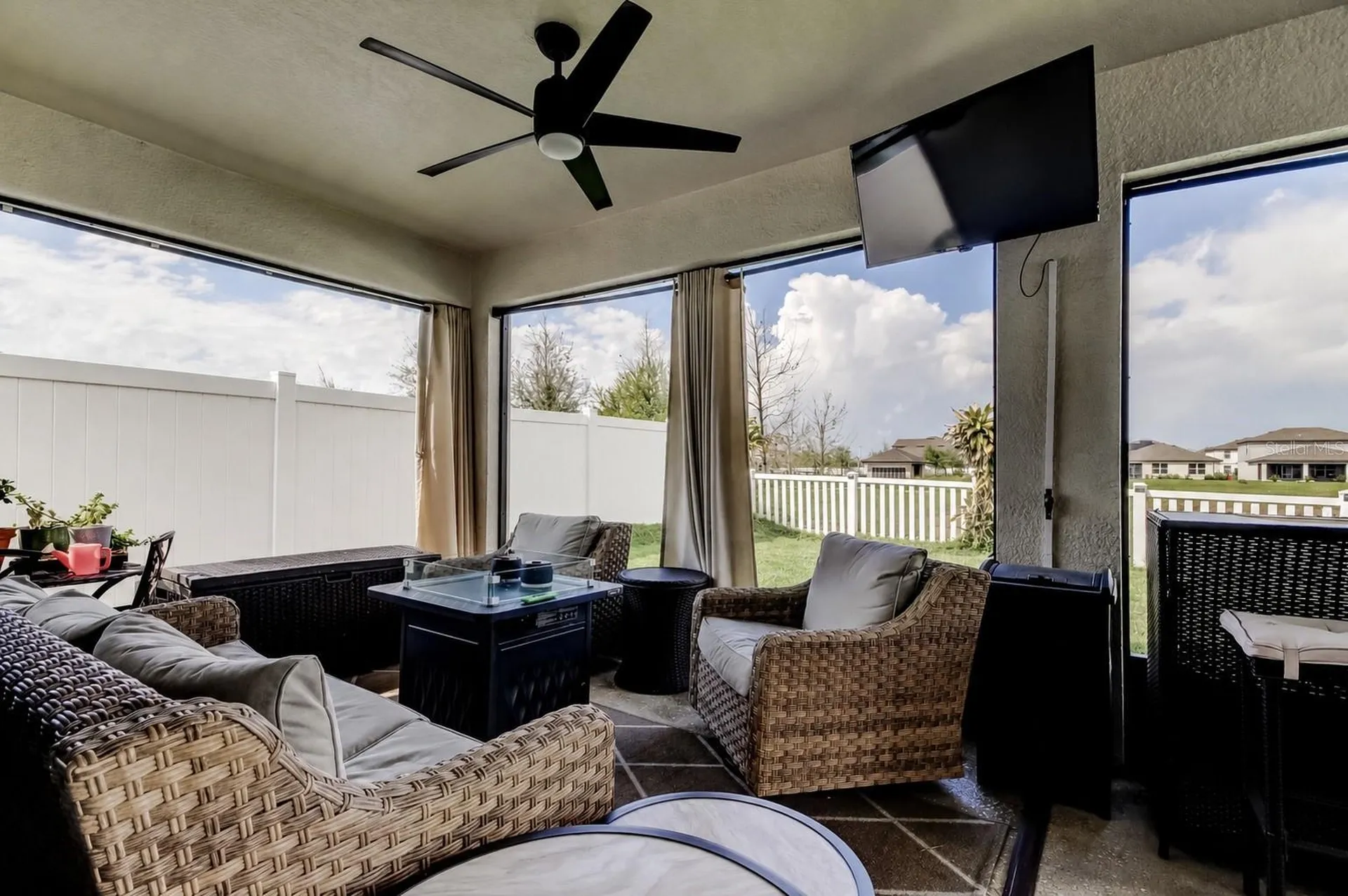 906 Swaying Sawgrass Avenue Ruskin FL 33570