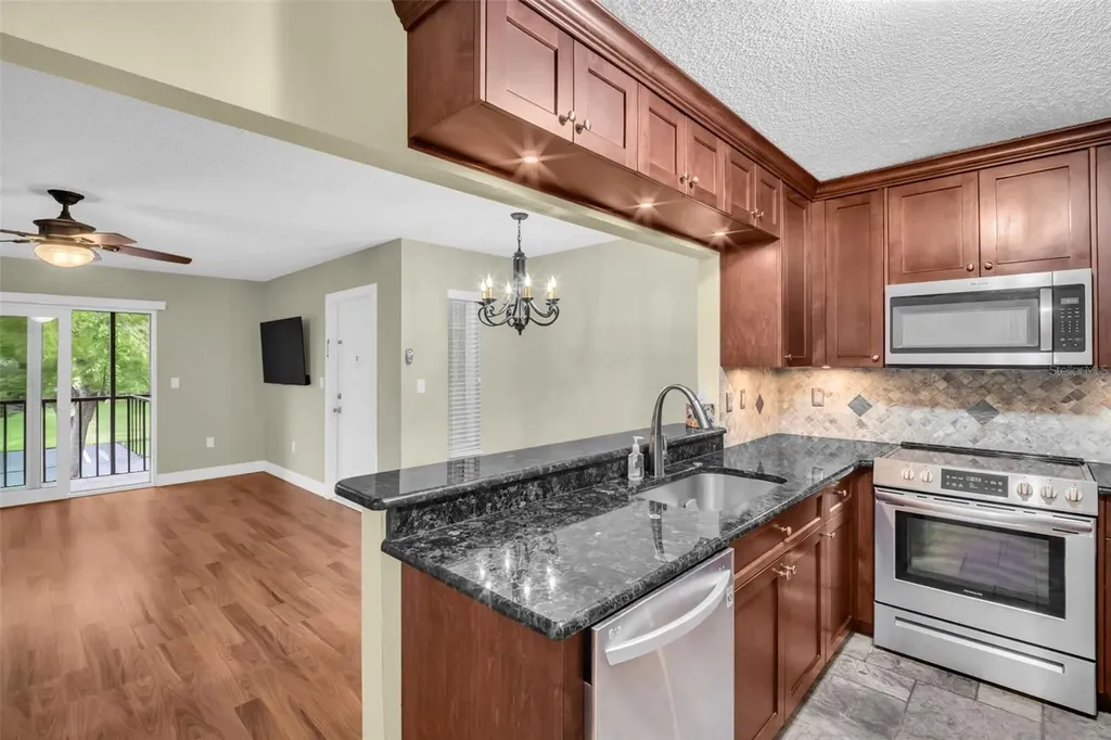 1400 Pine Glen Lane Tarpon Springs FL 34688