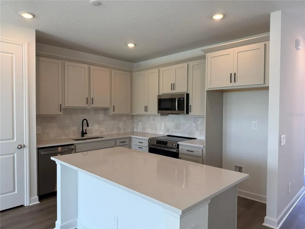 7614 Deer Valley Circle Tampa FL 33635