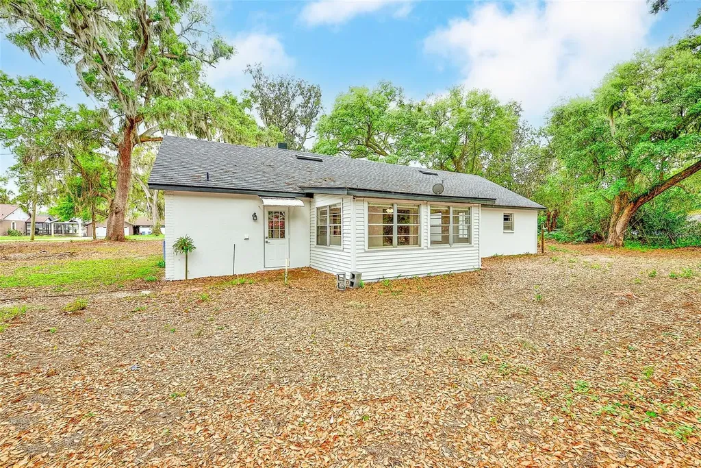 1220 Vinewood Drive Seffner FL 33584