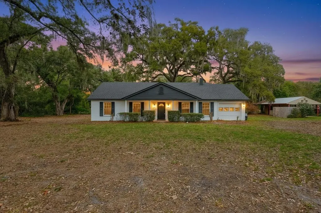 1220 Vinewood Drive Seffner FL 33584