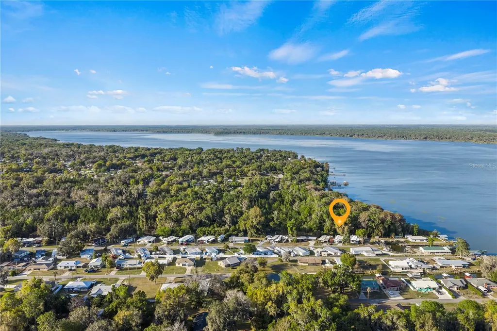 942 Cr 461 Lake Panasoffkee FL 33538