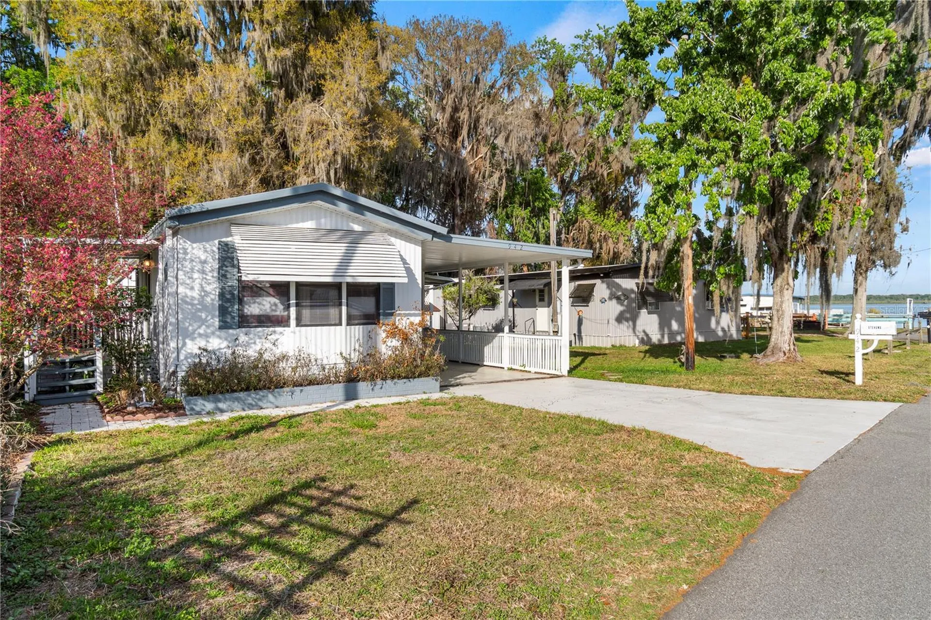 942 Cr 461 Lake Panasoffkee FL 33538