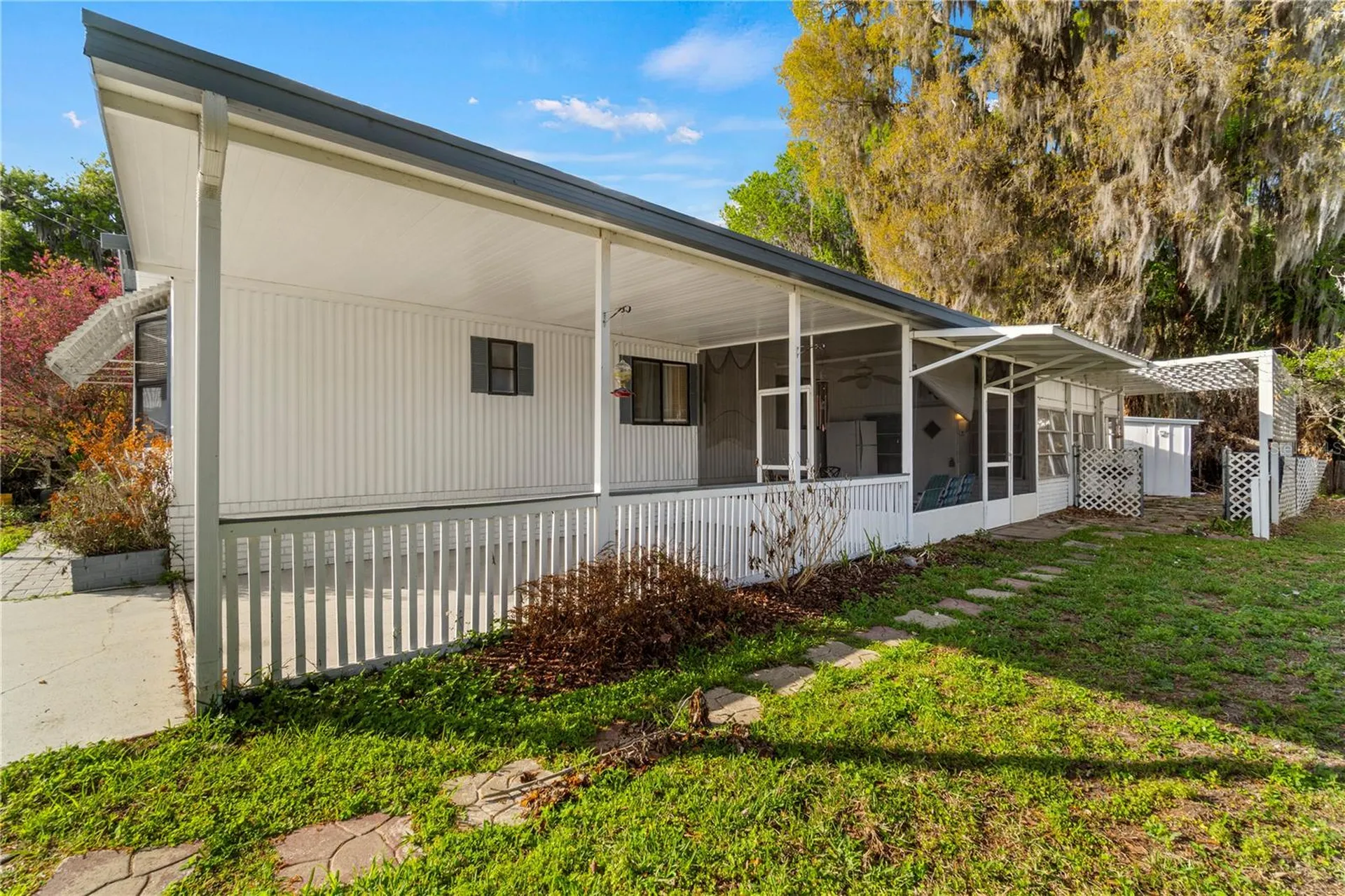942 Cr 461 Lake Panasoffkee FL 33538