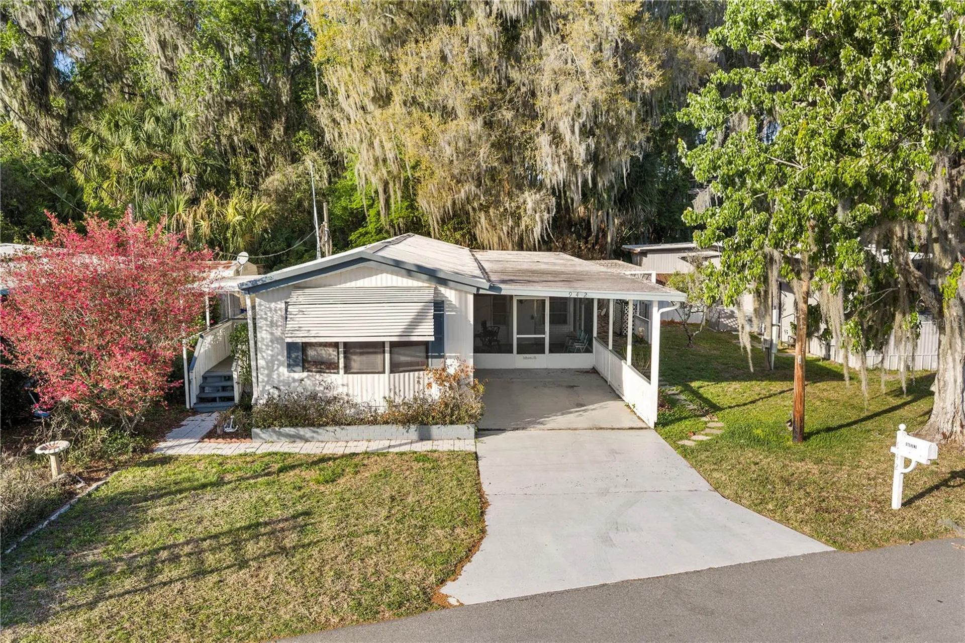 942 Cr 461 Lake Panasoffkee FL 33538