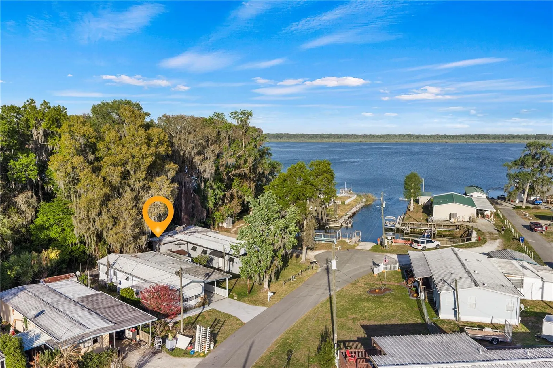 942 Cr 461 Lake Panasoffkee FL 33538