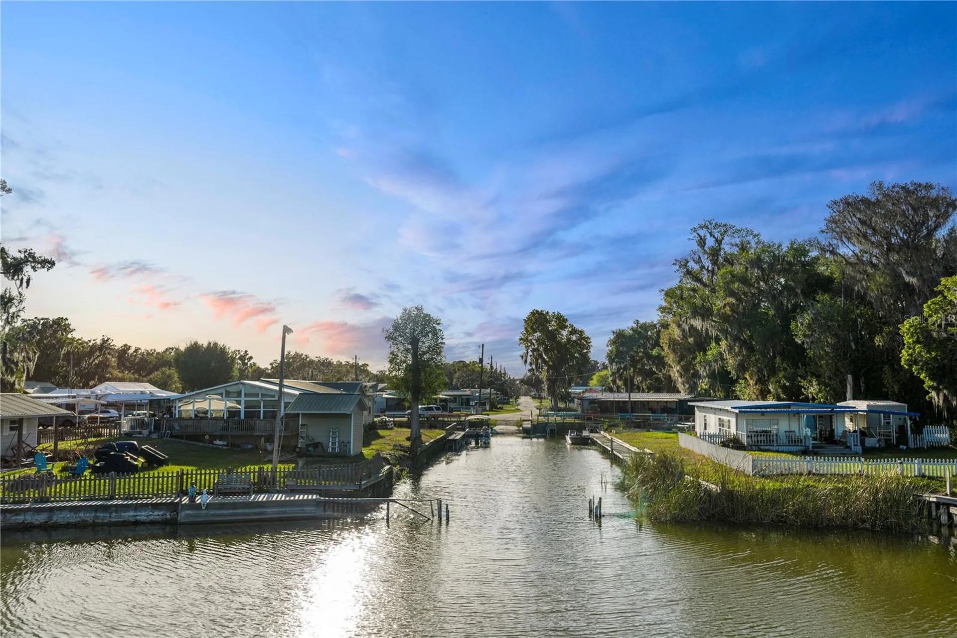942 Cr 461 Lake Panasoffkee FL 33538