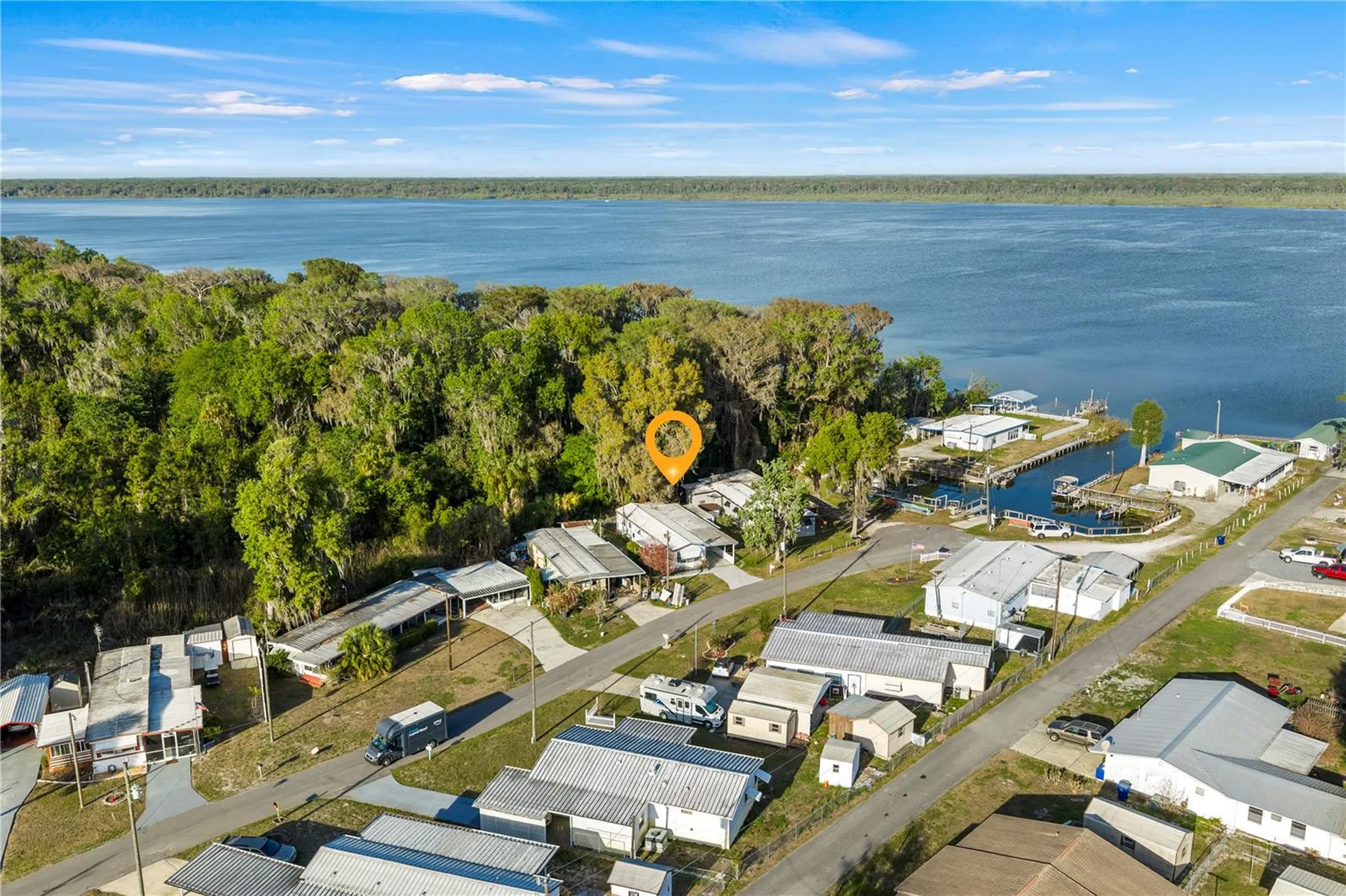 942 Cr 461 Lake Panasoffkee FL 33538
