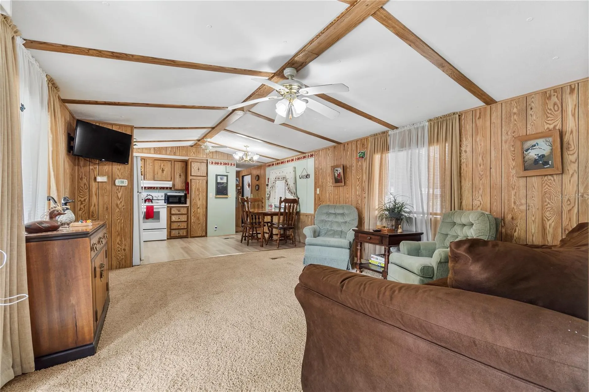 942 Cr 461 Lake Panasoffkee FL 33538