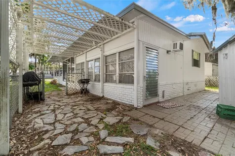 942 Cr 461 Lake Panasoffkee FL 33538