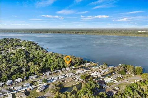 942 Cr 461 Lake Panasoffkee FL 33538