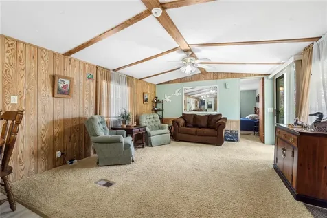 942 Cr 461 Lake Panasoffkee FL 33538