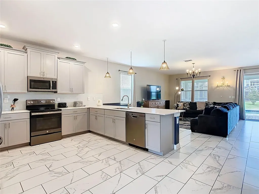 303 Ocean Course Avenue Davenport FL 33896