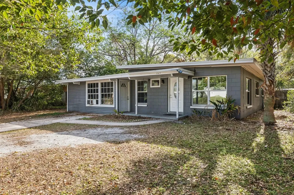 205 Oakland Avenue Sanford FL 32773