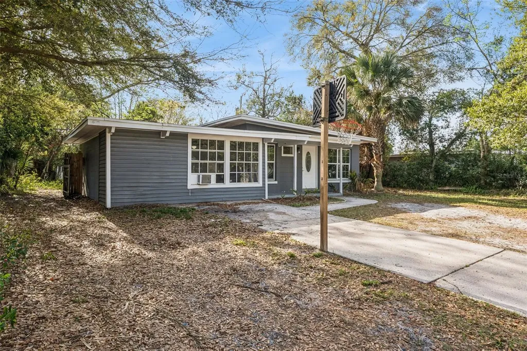 205 Oakland Avenue Sanford FL 32773
