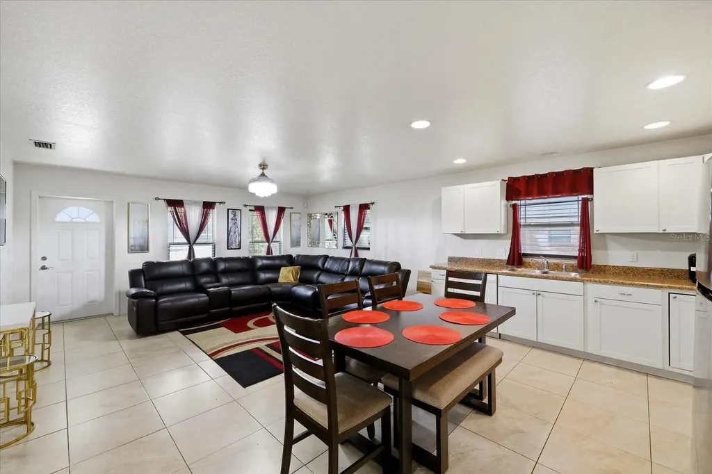 1827 48th Street S St Petersburg FL 33711