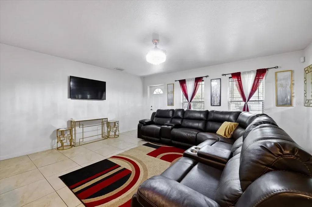1827 48th Street S St Petersburg FL 33711
