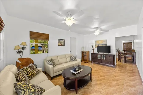Com Stella Calle 5 Bo Pueblo Rincon PR 00677