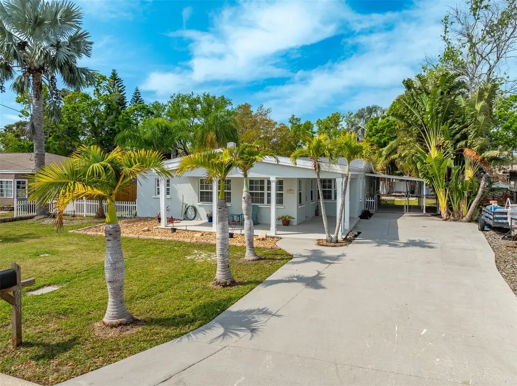 711 Bayshore Drive Tarpon Springs FL 34689