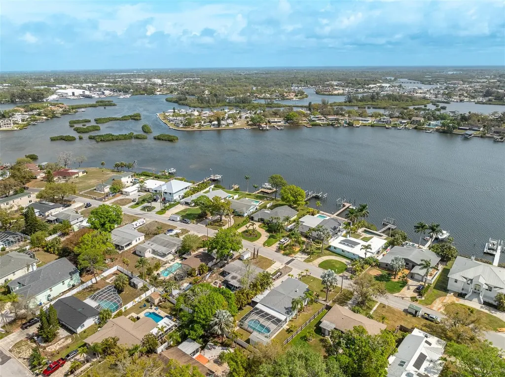 711 Bayshore Drive Tarpon Springs FL 34689
